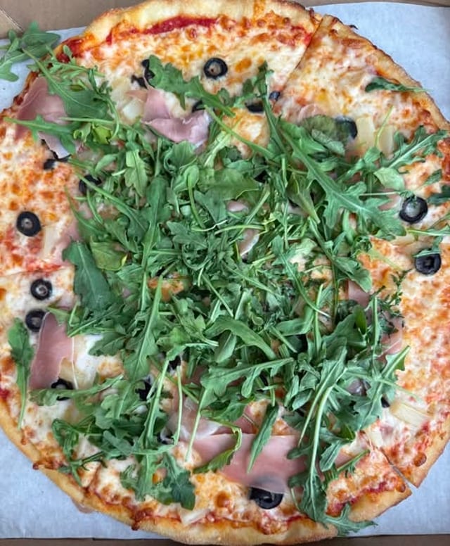 16" Large Prosciutto Arugula Pizza.